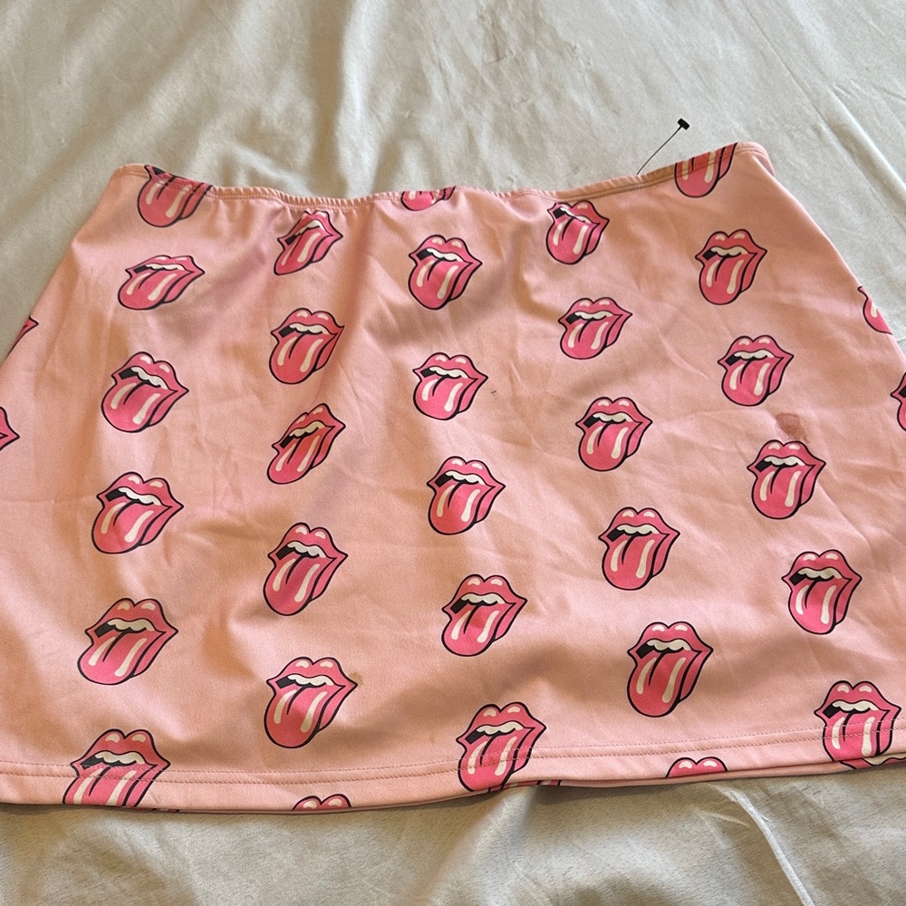 Trendy Pink Graphic Mini Skirt